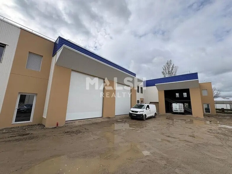 Flex in OULLINS-PIERRE-BÉNITE for lease - Building Photo - Image 1 of 16
