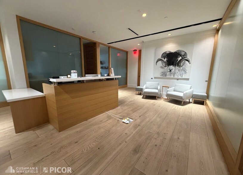 6440 N Swan Rd, Tucson, AZ à louer - Photo du bâtiment - Image 2 de 8