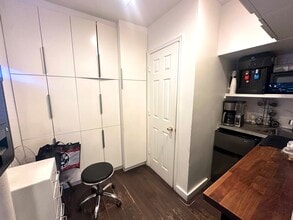324-326 W 47th St, New York, NY for lease Interior Photo- Image 2 of 5