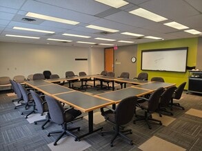 10050 112 St NW, Edmonton, AB à vendre Photo intérieure- Image 2 de 16