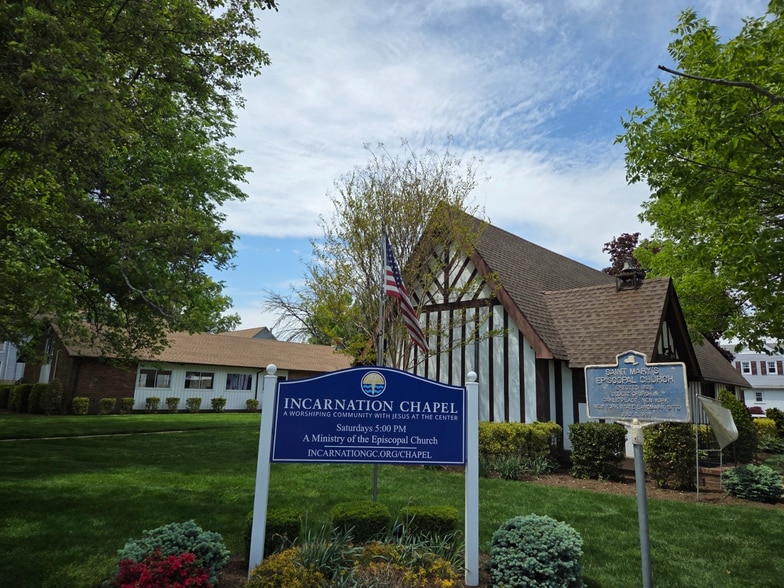 252 Rushmore Ave, Carle Place, NY for sale - Primary Photo - Image 1 of 11