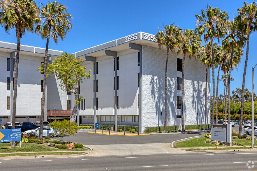 3655 Lomita Blvd, Torrance, CA à louer - Photo du bâtiment - Image 2 de 7