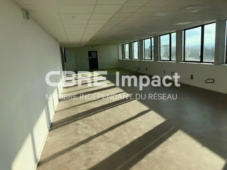 Office in Bezannes for lease - Building Photo - Image 3 of 9