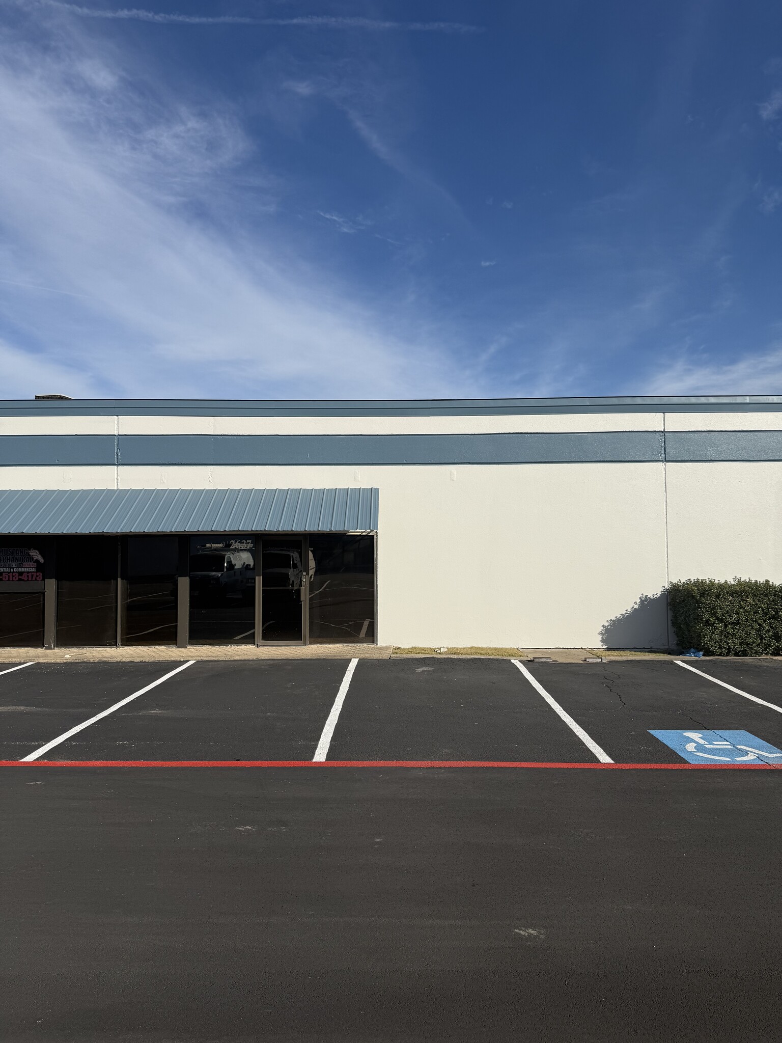 2601-2621 Aero Dr, Grand Prairie, TX à louer Photo du bâtiment- Image 1 de 10