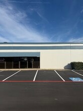 2601-2621 Aero Dr, Grand Prairie, TX à louer Photo du bâtiment- Image 1 de 10
