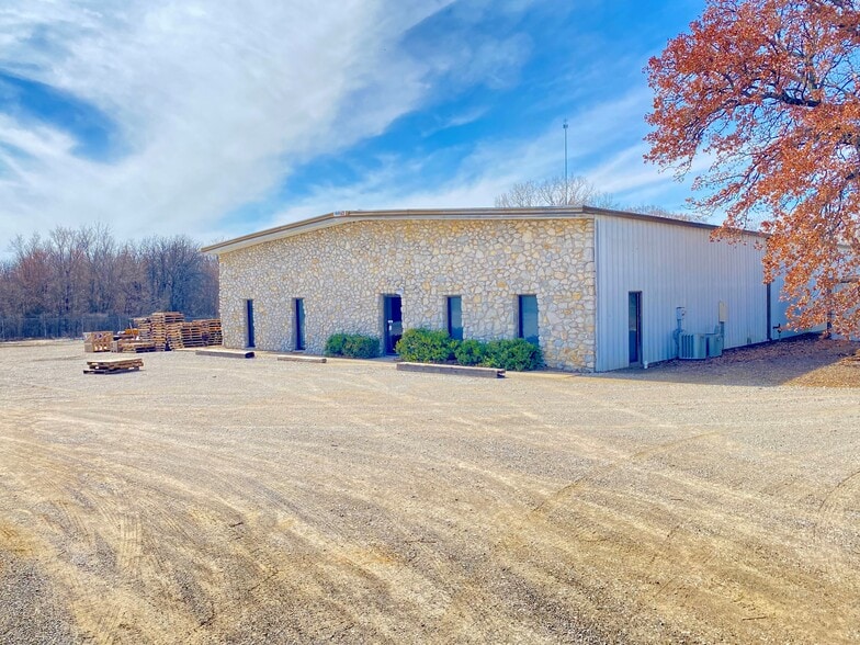 621 Industrial Dr, Ardmore, OK for lease - Building Photo - Image 2 of 22