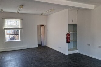 15 Waltham Road, Grimsby for lease Interior Photo- Image 2 of 2