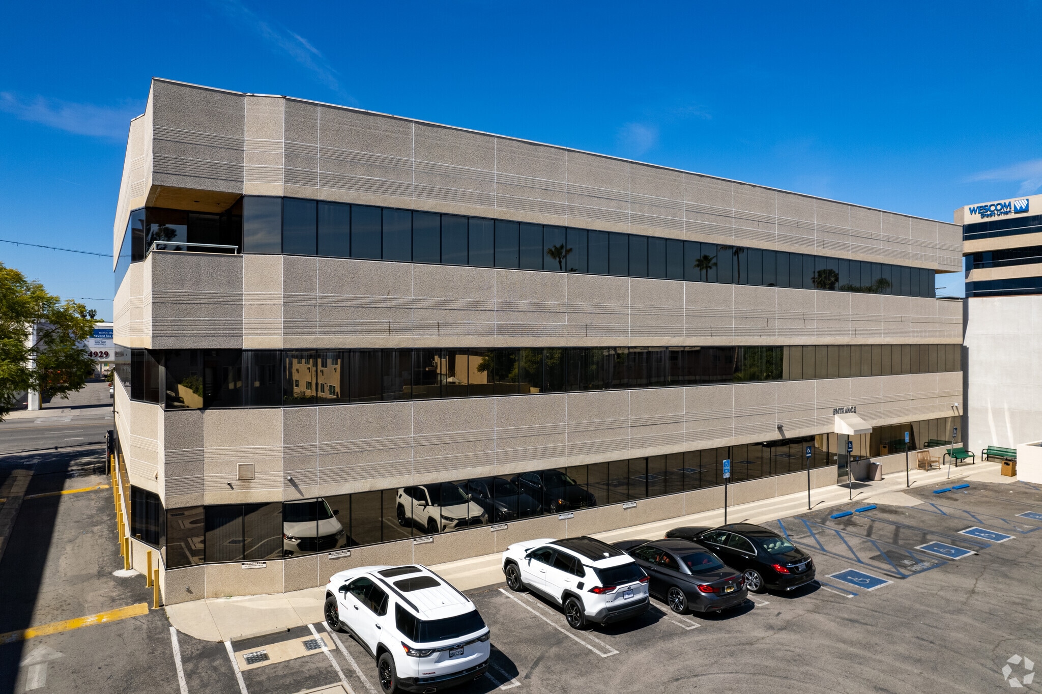 4940 Van Nuys Blvd, Sherman Oaks, CA for lease Building Photo- Image 1 of 8