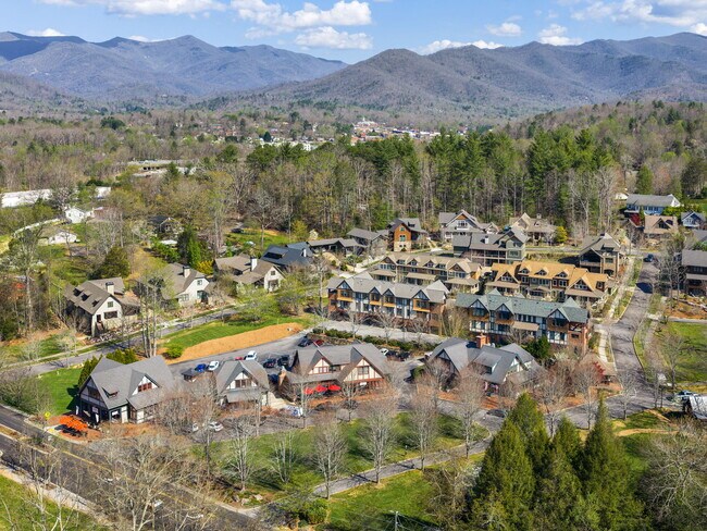 More details for 10 E Market St, Black Mountain, NC - Retail for Sale