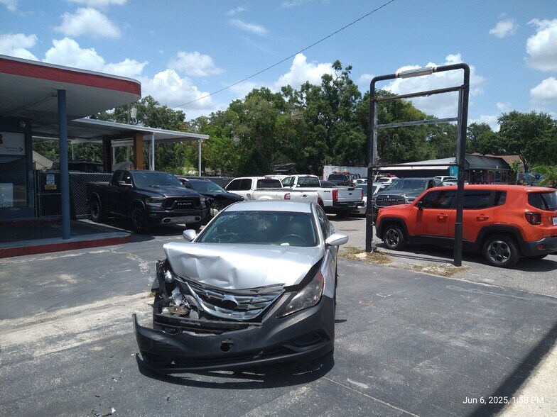 1301 W Waters Ave, Tampa, FL à vendre - Photo du bâtiment - Image 3 de 32