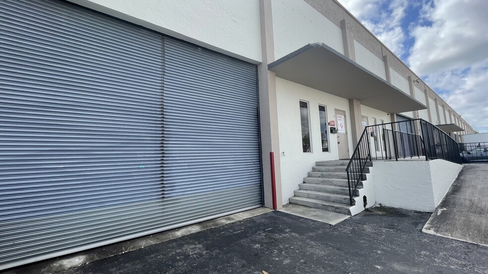 1501-1573 NW 82nd Ave, Doral, FL for lease - Building Photo - Image 2 of 11