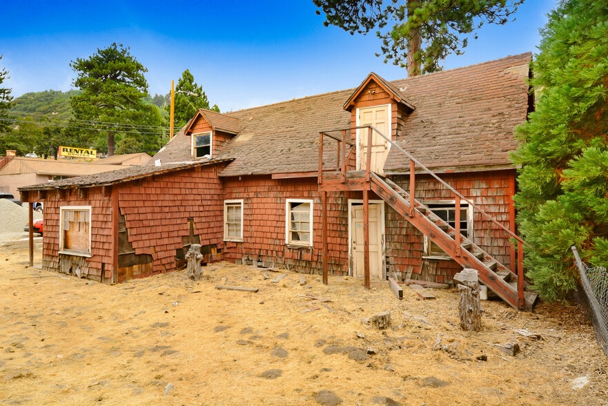 26374 Apache Trail, Rimforest, CA à vendre - Photo du bâtiment - Image 2 de 5