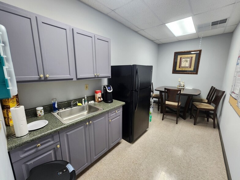 153 Brozzini Ct, Greenville, SC à louer - Photo du bâtiment - Image 3 de 9