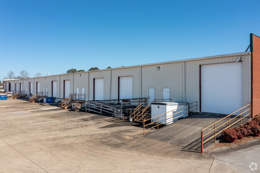 5012 Bristol Industrial Way, Buford, GA à louer - Photo du bâtiment - Image 3 de 5