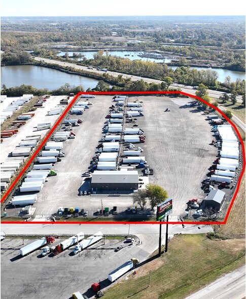 895 Madison Rd, Madison, IL à louer - Photo du bâtiment - Image 3 de 32