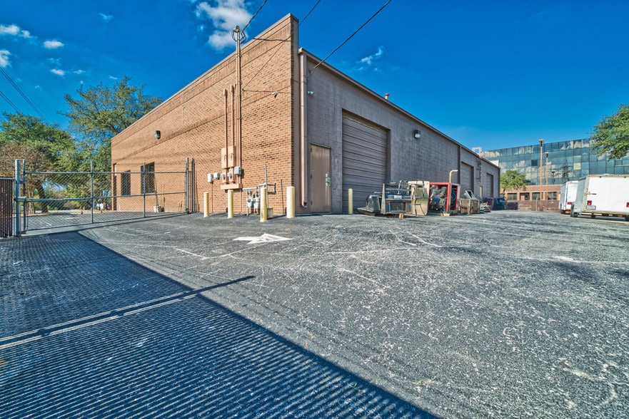 10906 Laureate Dr, San Antonio, TX for lease - Building Photo - Image 3 of 4