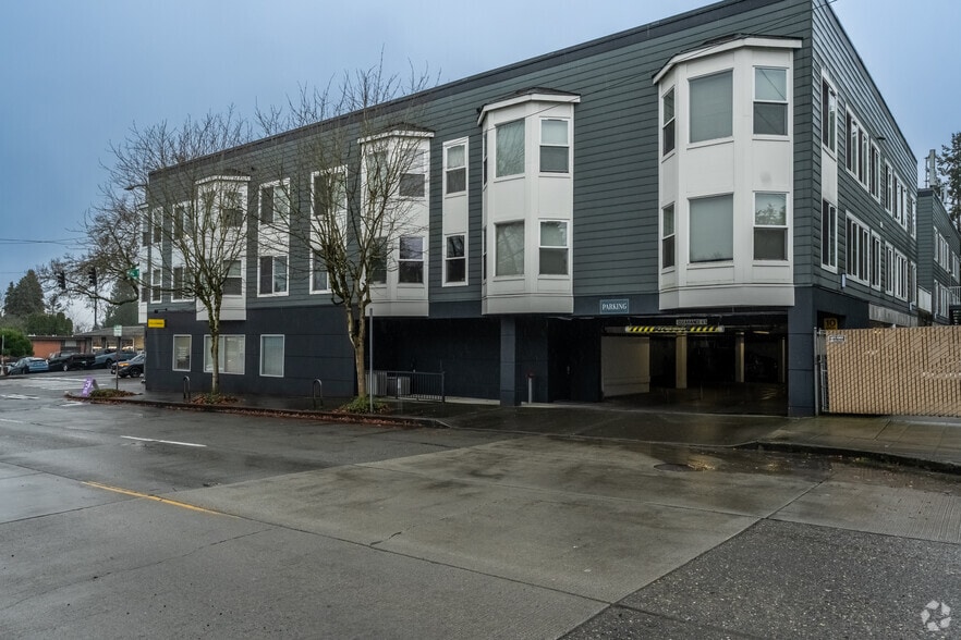9425 35th Ave NE, Seattle, WA for lease - Primary Photo - Image 1 of 16