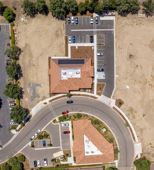 5625 Avenida de Los Robles, Visalia, CA for lease - Building Photo - Image 3 of 6