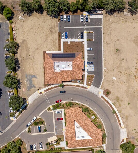 5625 Avenida de Los Robles, Visalia, CA à louer - Photo du bâtiment - Image 3 de 6