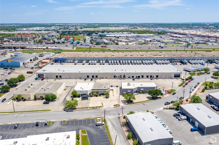 5700-5730 Rittiman Plz, San Antonio, TX for lease - Building Photo - Image 2 of 6