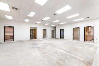 14701-14721 Princeton Ave, Moorpark, CA à louer Photo du bâtiment- Image 2 de 8