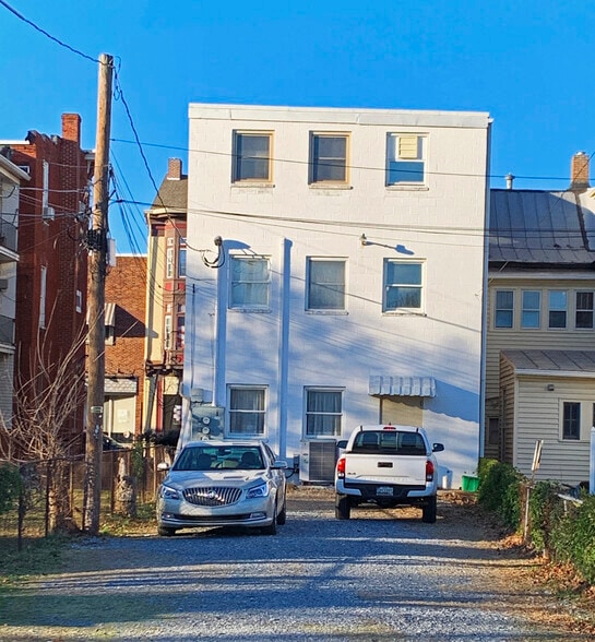 47-49 W Main St, Mechanicsburg, PA à louer - Photo du bâtiment - Image 2 de 5