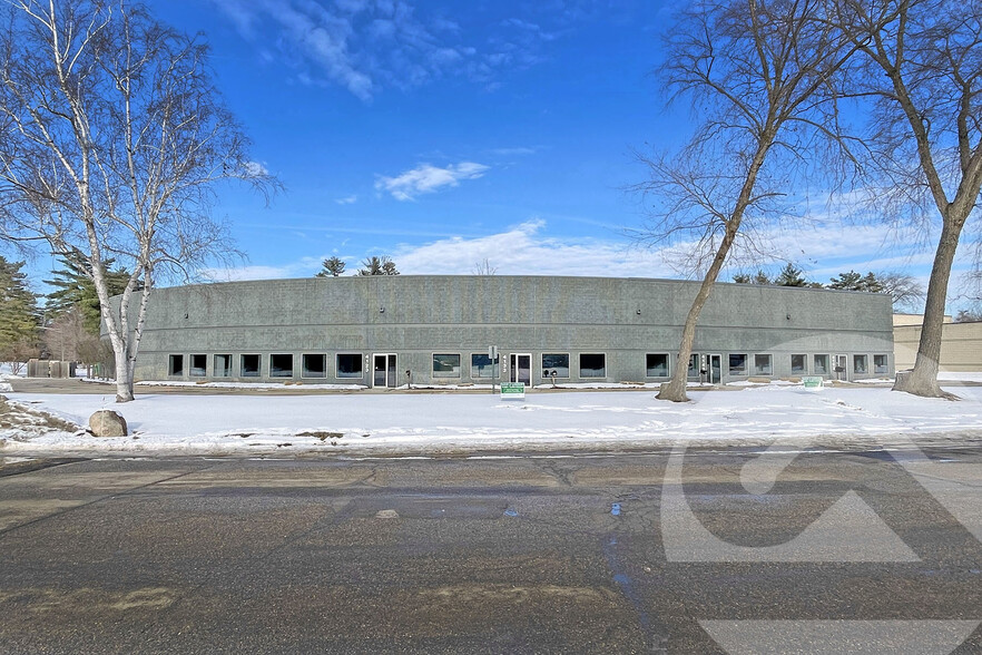 4123-4153 Pioneer Dr, Commerce Township, MI for lease - Building Photo - Image 1 of 1