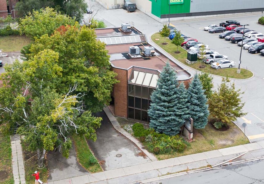 6 Collinsgrove Rd, Toronto, ON for sale - Building Photo - Image 2 of 25