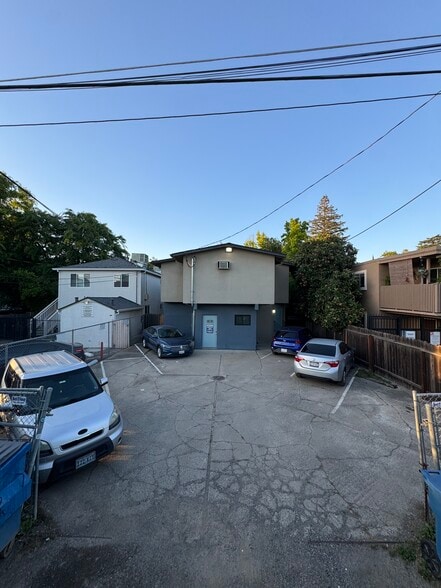 2412 Q St, Sacramento, CA à vendre - Photo du bâtiment - Image 3 de 18
