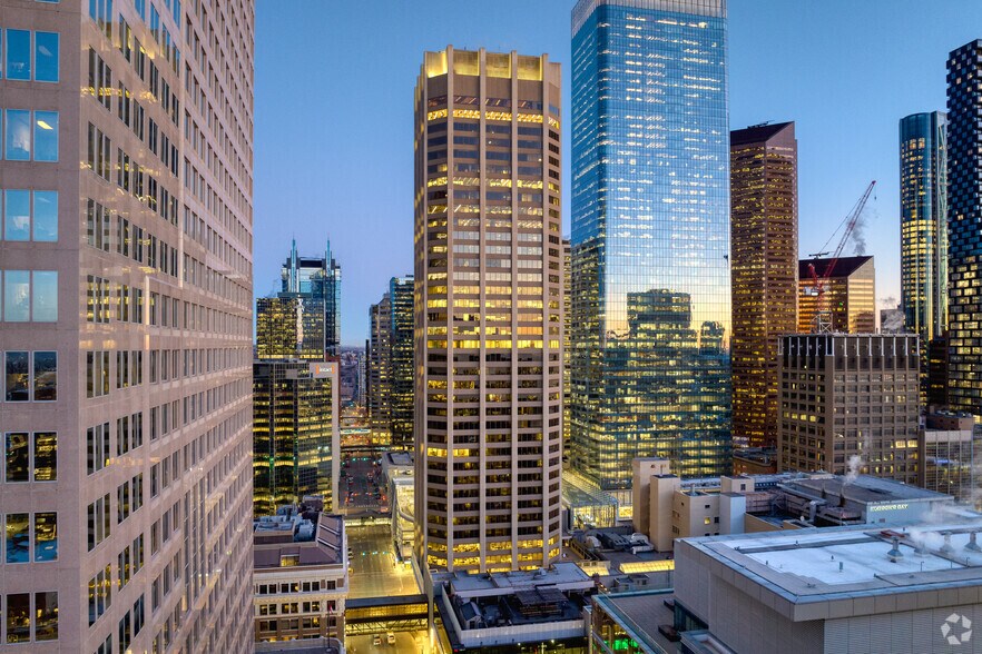 700 2 St SW, Calgary, AB à louer - Photo du bâtiment - Image 1 de 24