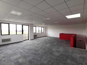 Flex dans Saint-Pierre-du-Perray à louer Photo intérieure- Image 2 de 3