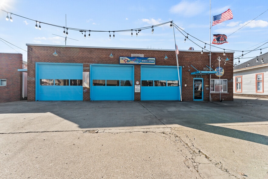 237 W Main St, Williamsburg, OH à vendre - Photo du bâtiment - Image 3 de 30