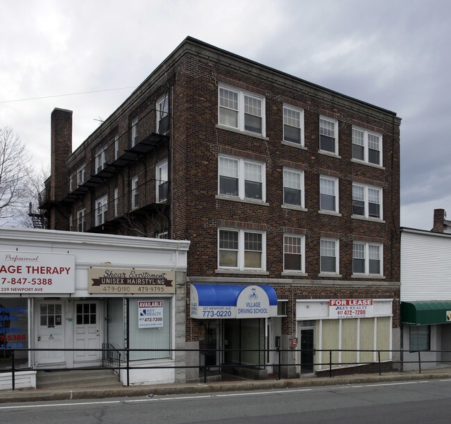 Plus de détails pour 323-325 Newport Ave, Quincy, MA - Commerce de détail à louer