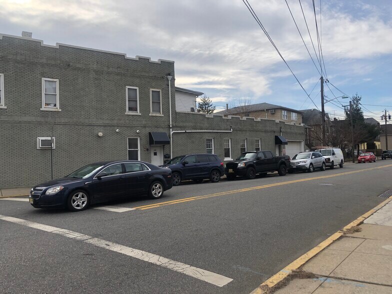 848 Paterson Ave, East Rutherford, NJ à louer - Photo du bâtiment - Image 2 de 5