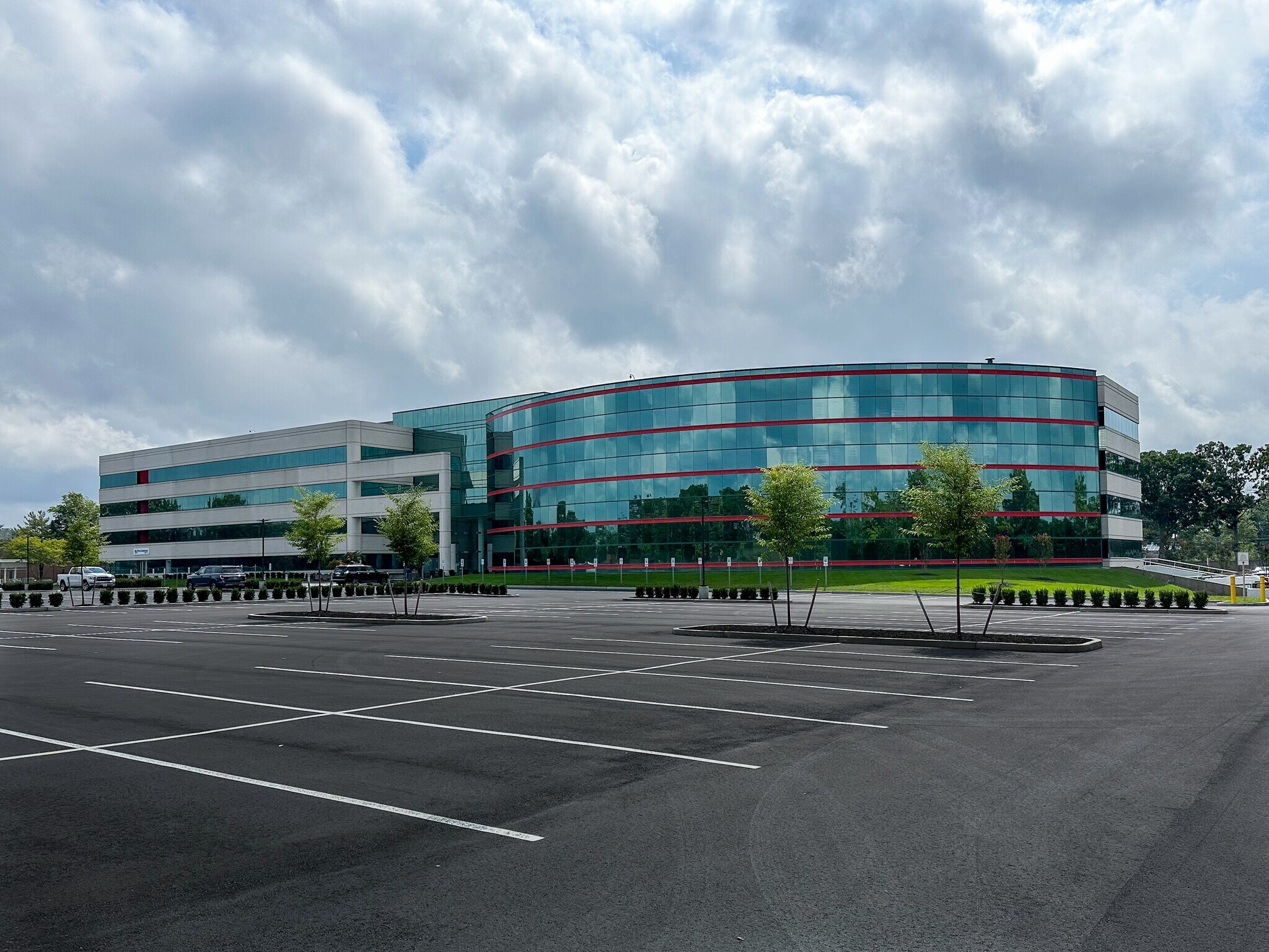 150 Motor Pkwy, Hauppauge, NY à louer Photo du bâtiment- Image 1 de 19