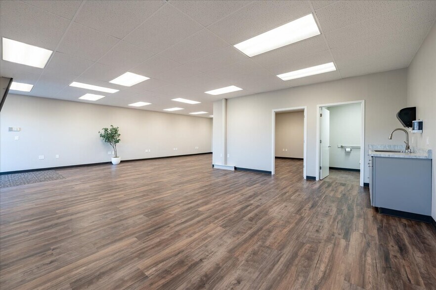 2151 Van Horn Rd, Fairbanks, AK à louer - Photo du bâtiment - Image 3 de 44