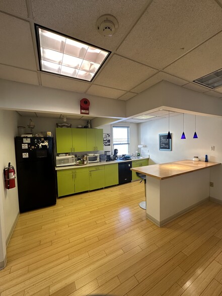 2001-2003 Mt Vernon Ave, Alexandria, VA for lease - Interior Photo - Image 2 of 8