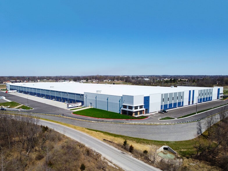 2551 S Liberty Pkwy, Liberty, MO for lease - Building Photo - Image 1 of 5