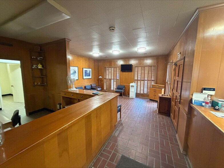 500 W Eaton Ave, Tracy, CA à louer - Photo du bâtiment - Image 3 de 10