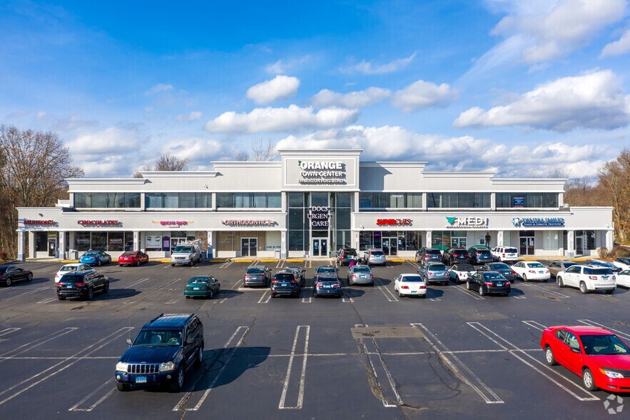 109 Boston Post Rd, Orange, CT à louer - Photo du bâtiment - Image 2 de 4