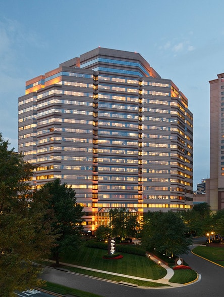 1750 Tysons Blvd, McLean, VA for lease - Building Photo - Image 2 of 36