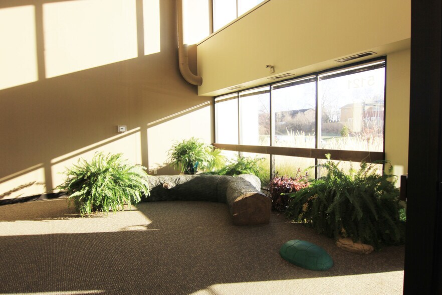 5121-5125 Winnetka Ave S, New Hope, MN for lease - Interior Photo - Image 2 of 7