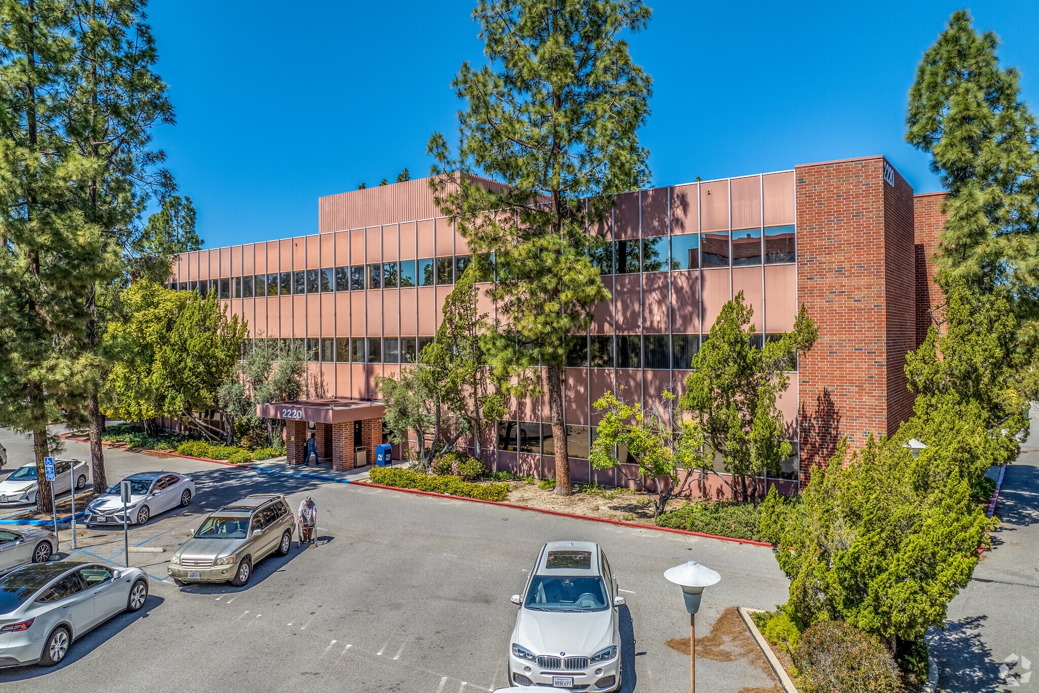 2220 Lynn Rd, Thousand Oaks, CA for lease Building Photo- Image 1 of 15