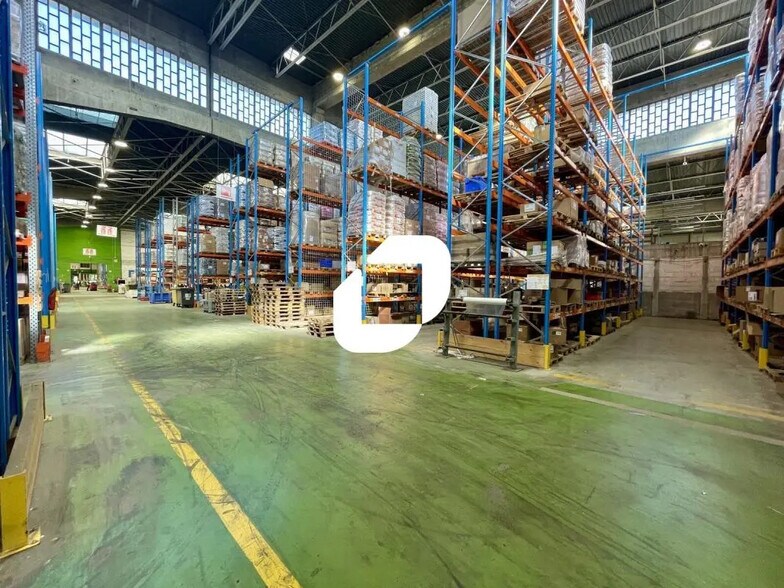 Flex in Saint-Priest for lease - Building Photo - Image 2 of 29