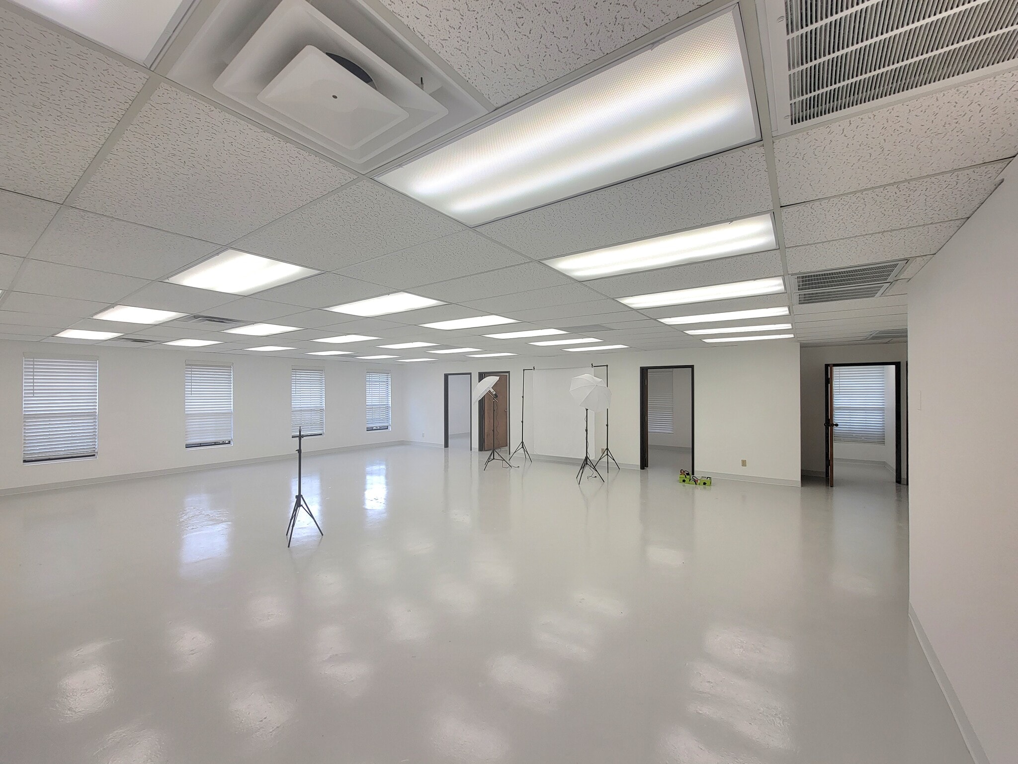 2520 Harwood Rd, Bedford, TX for sale Interior Photo- Image 1 of 1