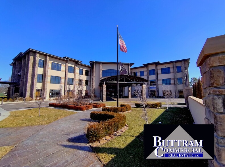 2011 E 32nd St, Joplin, MO for lease - Building Photo - Image 1 of 17