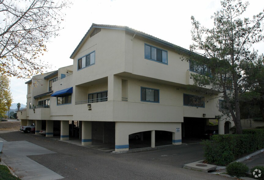 680 Alamo Pintado Rd, Solvang, CA à vendre - Photo du bâtiment - Image 2 de 8