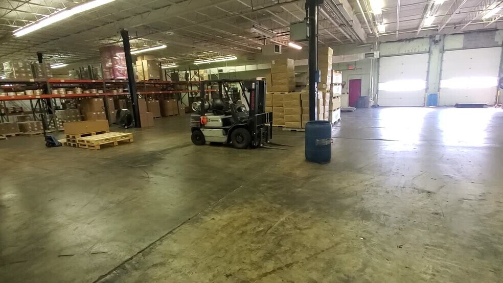 1000 E Butler Ave, Liberty, NC à vendre - Vidéo sur l’inscription commerciale - Image 2 de 15