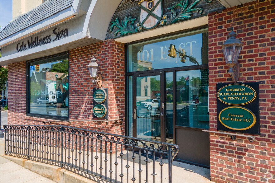 101 E Lancaster Ave, Wayne, PA à louer - Photo du bâtiment - Image 3 de 7