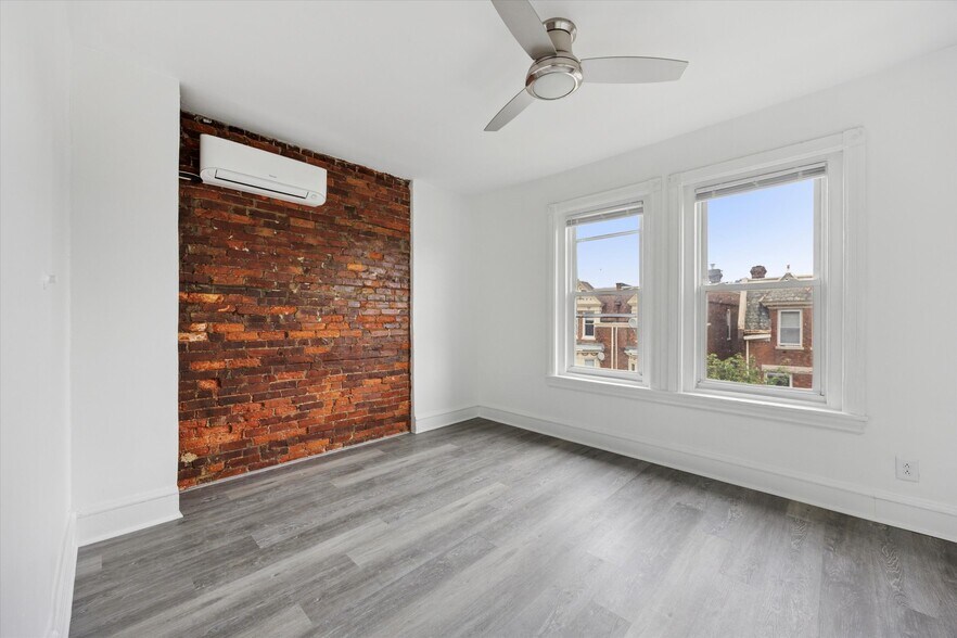 220 Buckingham Pl, Philadelphia, PA à vendre - Photo intérieure - Image 2 de 8